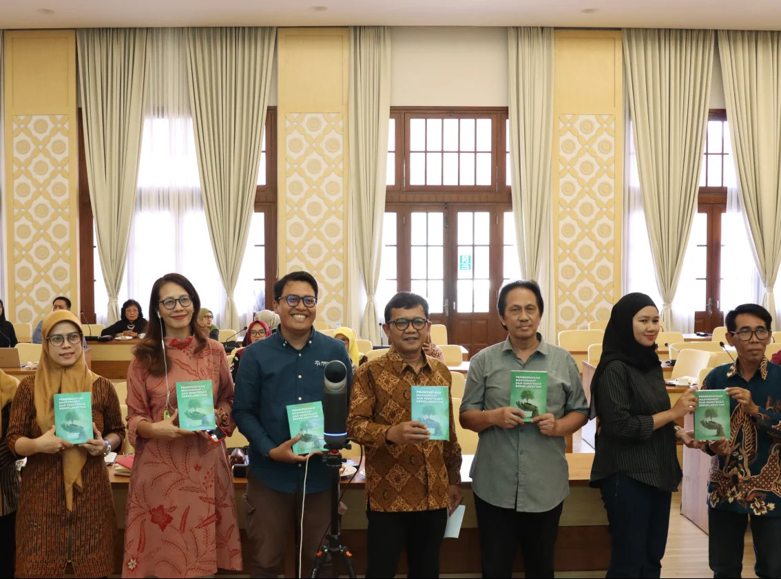 PNM Gerakkan Pemberdayaan Berkelanjutan: Pakaian, Buku, dan 27.000 Pohon untuk Masyarakat Akar Rumput Indonesia