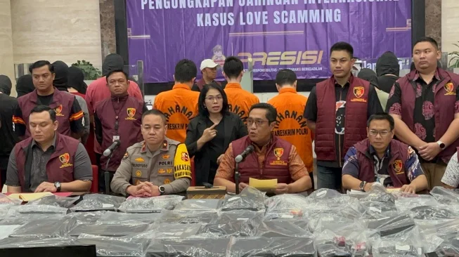 Polda Jatim Bongkar Sindikat Love Scamming Internasional, Kerugian Tercapai Rp 1,1 Miliar