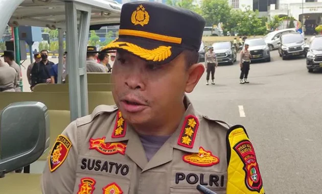 Polda Metro Jakarta Pusat Benarkan Polisi AKBP Adri Desas Furyanto Alami Retak Tulang Lutut Saat Amankan Demo PMII