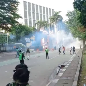 Polda Metro Jaya Tangkap Dua Orang Bawa Bom Molotov, Diduga Siap Dompleng Demo Mahasiswa di Jakarta