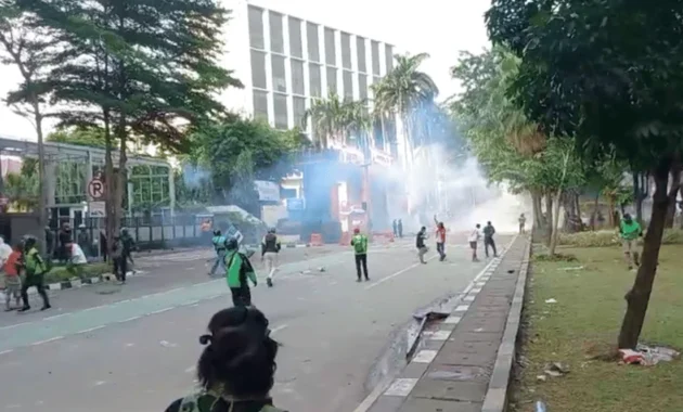 Polda Metro Jaya Tangkap Dua Orang Bawa Bom Molotov, Diduga Siap Dompleng Demo Mahasiswa di Jakarta Polda Metro Jaya Tangkap Dua Orang Bawa Bom Molotov, Diduga Siap Dompleng Demo Mahasiswa di Jakarta