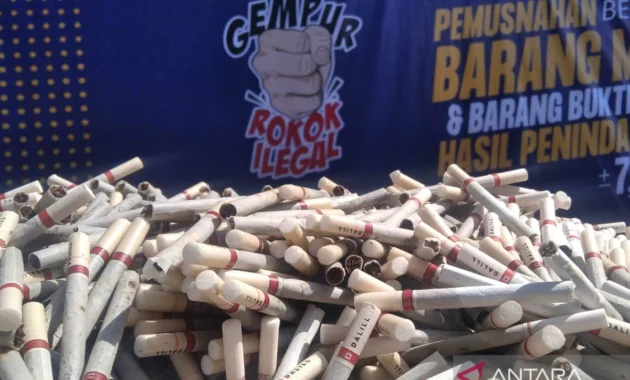 Polemik Rencana Kemasan Polos Rokok: Ancaman bagi 6 Juta Pekerja dan Beban Industri Polemik Rencana Kemasan Polos Rokok: Ancaman bagi 6 Juta Pekerja dan Beban Industri