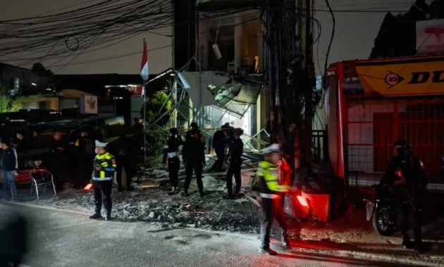 Polisi Dalami Penyebab Ledakan di KMP Aceh Hebat 2, 15 Orang Luka Bakar Polisi Dalami Penyebab Ledakan di KMP Aceh Hebat 2, 15 Orang Luka Bakar