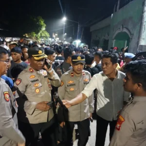 Polisi Evakuasi Bupati Sudewa Setelah 1,5 Jam Tertahan di Gedung Tipikor Semarang