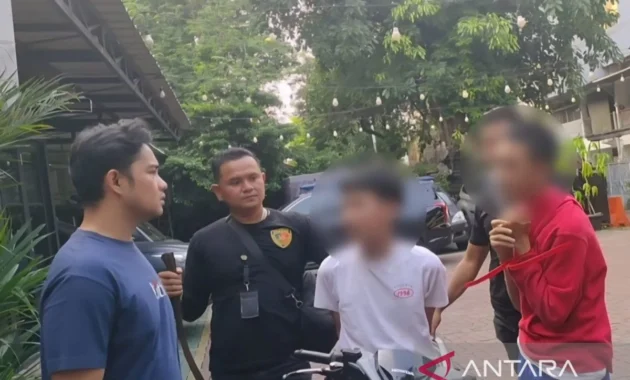 Polisi Ringkus Dua Remaja Bawa Celurit Besar di Tambora, Jakarta Barat