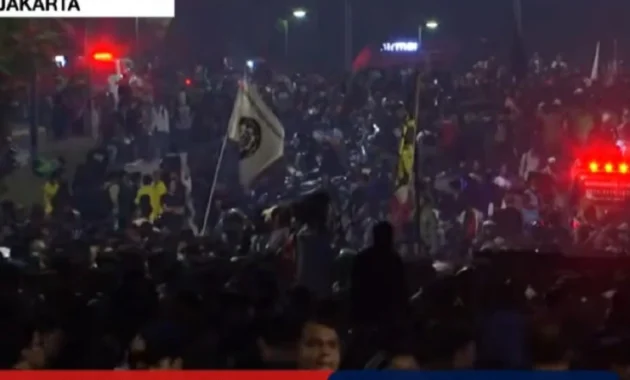 Polisi Sebut Aksi Unjuk Rasa BEM UI di Bundaran HI Tak Sesuai Aturan Polisi Sebut Aksi Unjuk Rasa BEM UI di Bundaran HI Tak Sesuai Aturan