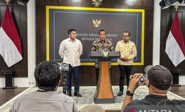 Politik Sepekan: Pencopotan Kepala BGN, Bantahan Isu Menkeu, hingga Fokus Ekonomi Nasional Politik Sepekan: Pencopotan Kepala BGN, Bantahan Isu Menkeu, hingga Fokus Ekonomi Nasional