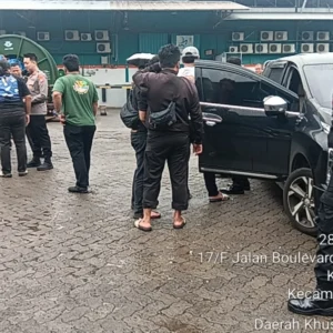 Polres Metro Jakarta Barat Klarifikasi Dugaan Polisi Nonton Bola Saat Menerima Laporan Kekerasan
