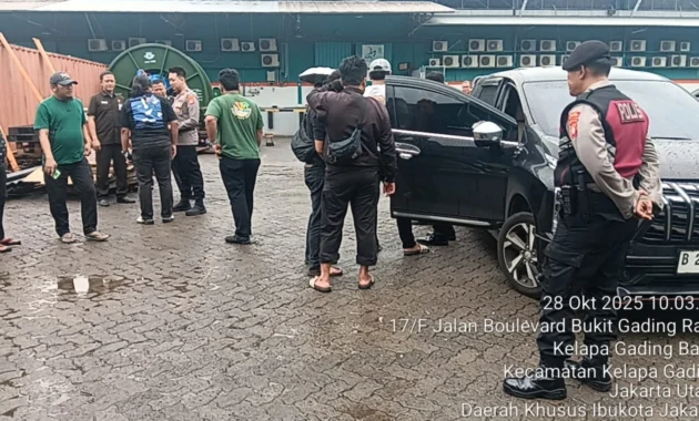Polres Metro Jakarta Barat Klarifikasi Dugaan Polisi Nonton Bola Saat Menerima Laporan Kekerasan