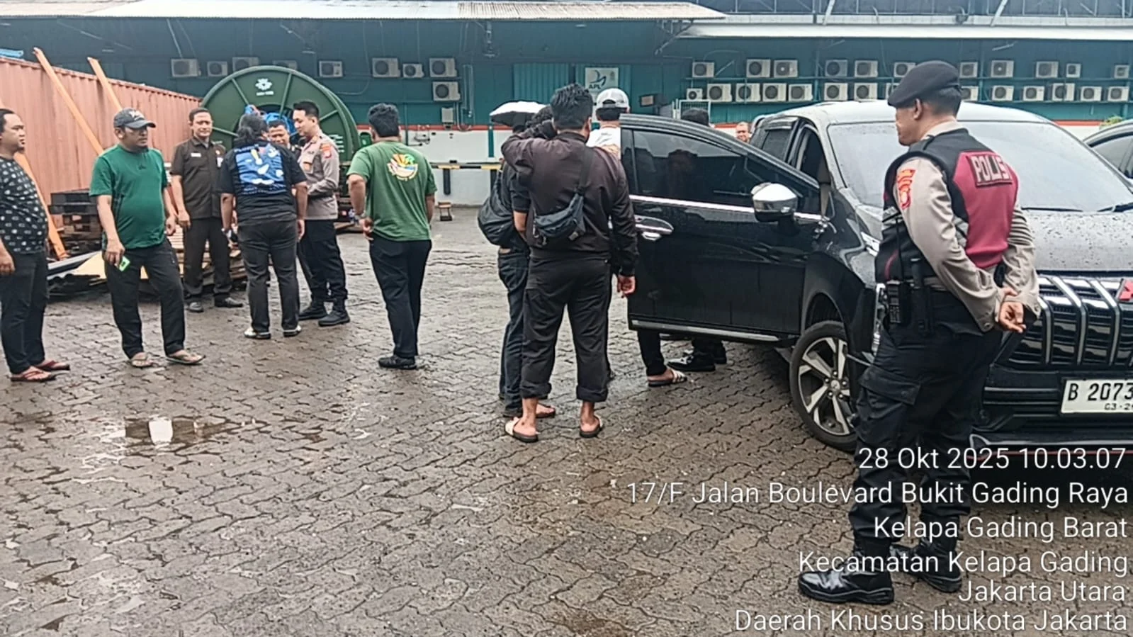 Polres Metro Jakarta Barat Klarifikasi Dugaan Polisi Nonton Bola Saat Menerima Laporan Kekerasan