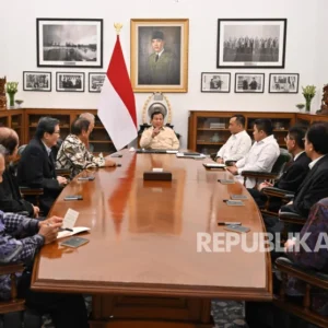 Prabowo Tegaskan Politik Bebas Aktif dalam Pertemuan dengan 8 Duta Besar di Istana