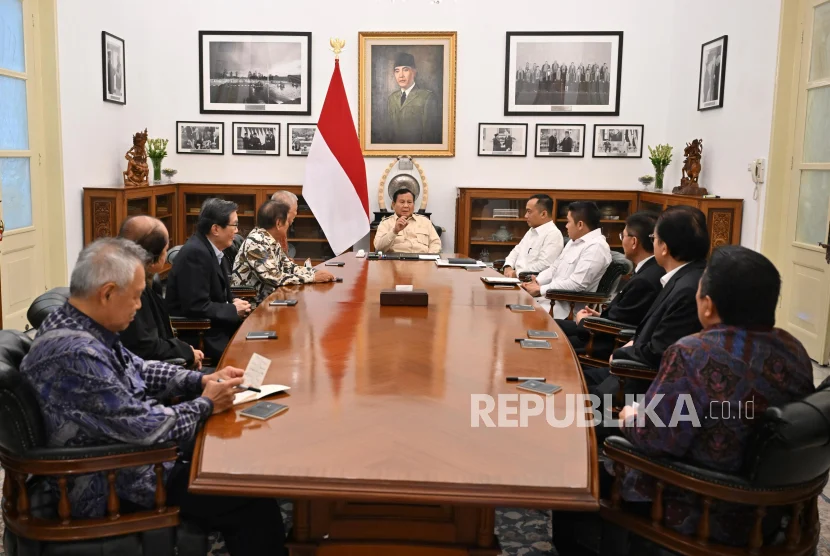 Prabowo Tegaskan Politik Bebas Aktif dalam Pertemuan dengan 8 Duta Besar di Istana