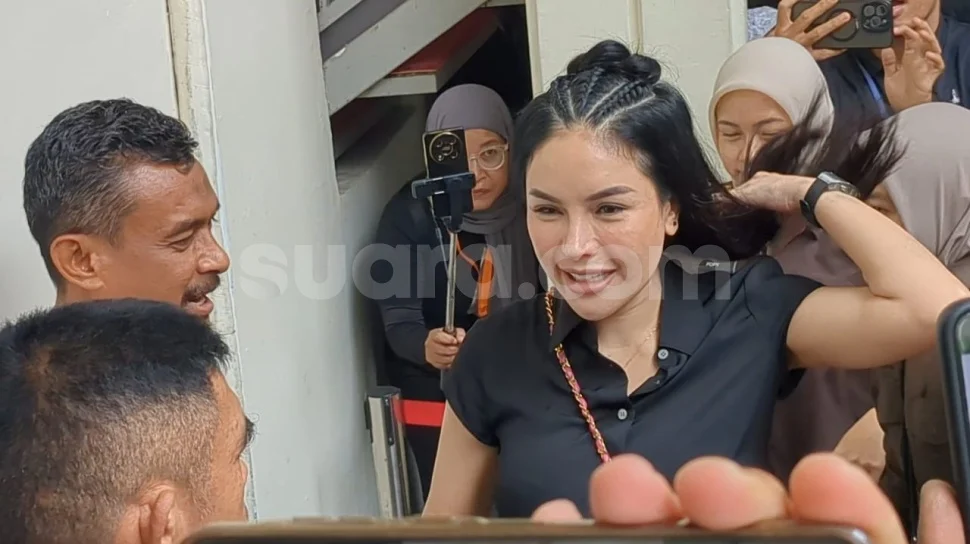 Rieke Diah Pitaloka Kembali Dukung Nikita Mirzani, Datangi Pengadilan dan Batal Intervensi