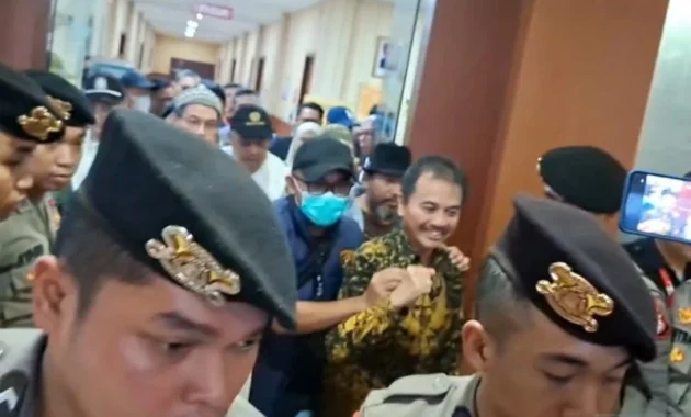 Roy Suryo dan Tifa Keluar dari RS Polri, Langsung Dikirim ke Polda