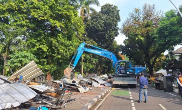 Rumahnya Digusur Tentara, Warga Lenteng Agung Bingung Mau Pindah ke Mana Rumahnya Digusur Tentara, Warga Lenteng Agung Bingung Mau Pindah ke Mana