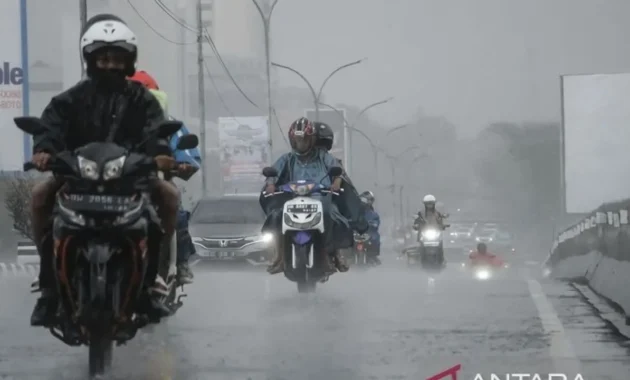 Sabtu, BMKG Prakiraan Mayoritas Kota Besar Alami Berawan-Hujan Ringan