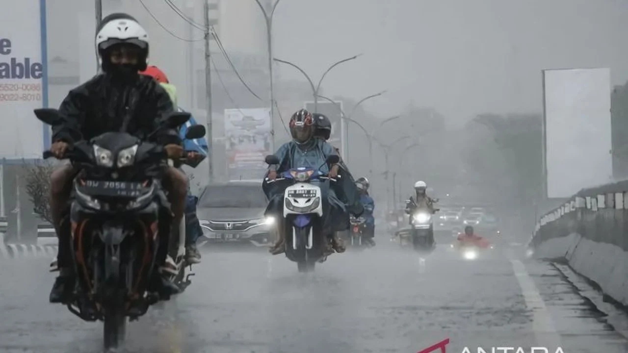 Sabtu, BMKG Prakiraan Mayoritas Kota Besar Alami Berawan-Hujan Ringan