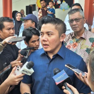 Sahroni Puji Kinerja Seskab Teddy: Dia Jangkar Pemerintah, Performanya Mengagumkan
