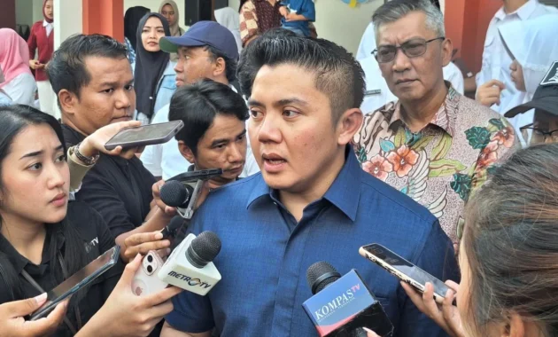 Sahroni Puji Kinerja Seskab Teddy: Dia Jangkar Pemerintah, Performanya Mengagumkan