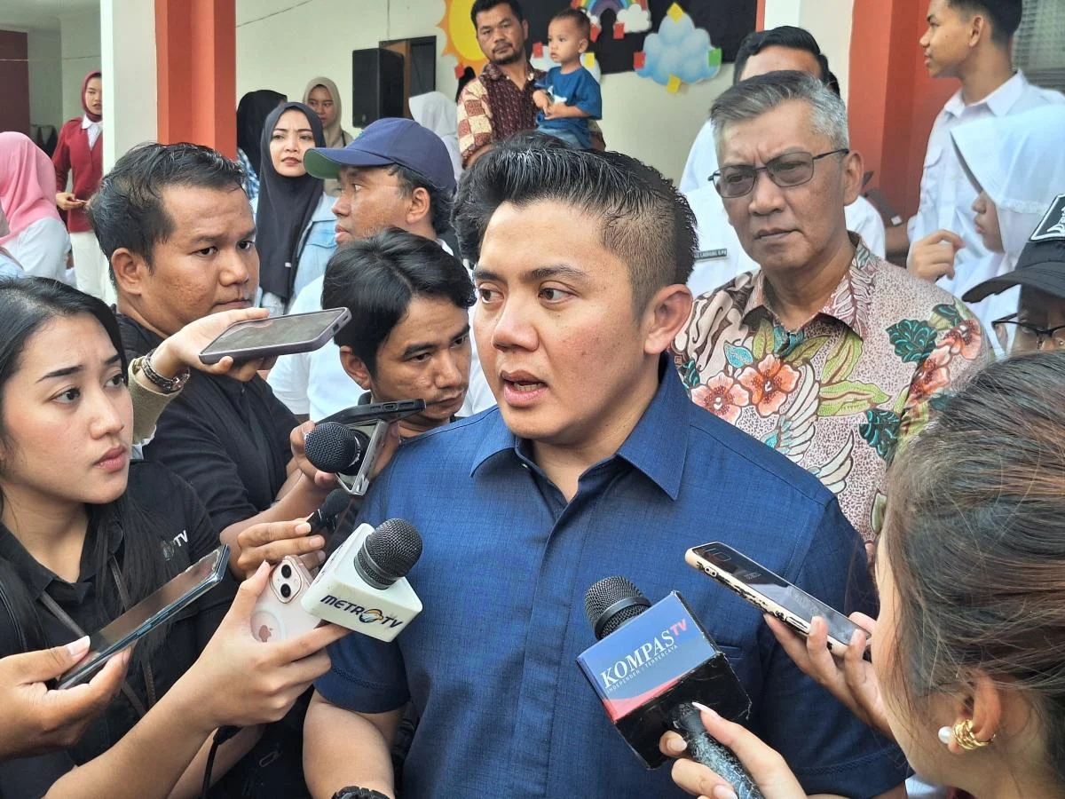 Sahroni Puji Kinerja Seskab Teddy: Dia Jangkar Pemerintah, Performanya Mengagumkan