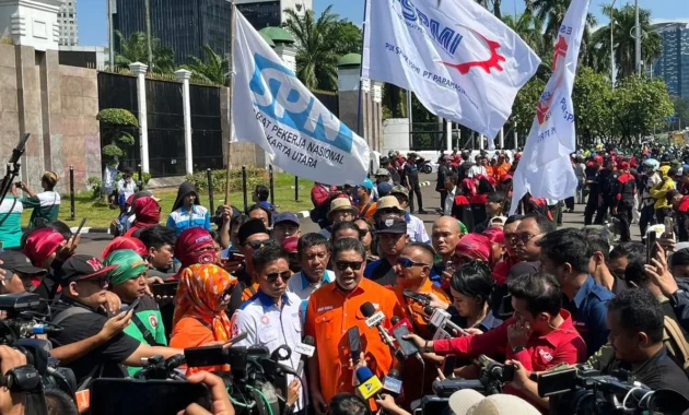 Said Iqbal Janji Kawal Penyelesaian Persoalan Buruh di Papua Tengah Pasca Audiensi DPRK Mimika Said Iqbal Janji Kawal Penyelesaian Persoalan Buruh di Papua Tengah Pasca Audiensi DPRK Mimika