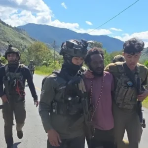 Satgas Damai Cartenz Tangkap Perantara Penyalur Senjata Api Jaringan KKB di Papua Pegunungan