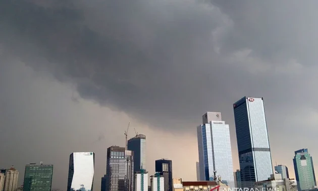Sebagian Besar Jakarta Berpotensi Hujan Senin Malam