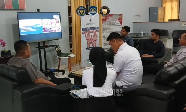 Sebar 400 Mata Digital Pengawas Orang Asing, Kanim Surabaya Perkuat Pengawasan Melalui APOA Sebar 400 Mata Digital Pengawas Orang Asing, Kanim Surabaya Perkuat Pengawasan Melalui APOA