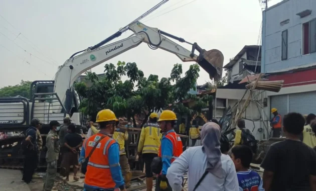 Sepekan, Penertiban Bangunan Liar Pasirkoja Hingga Beasiswa Dosen NTT