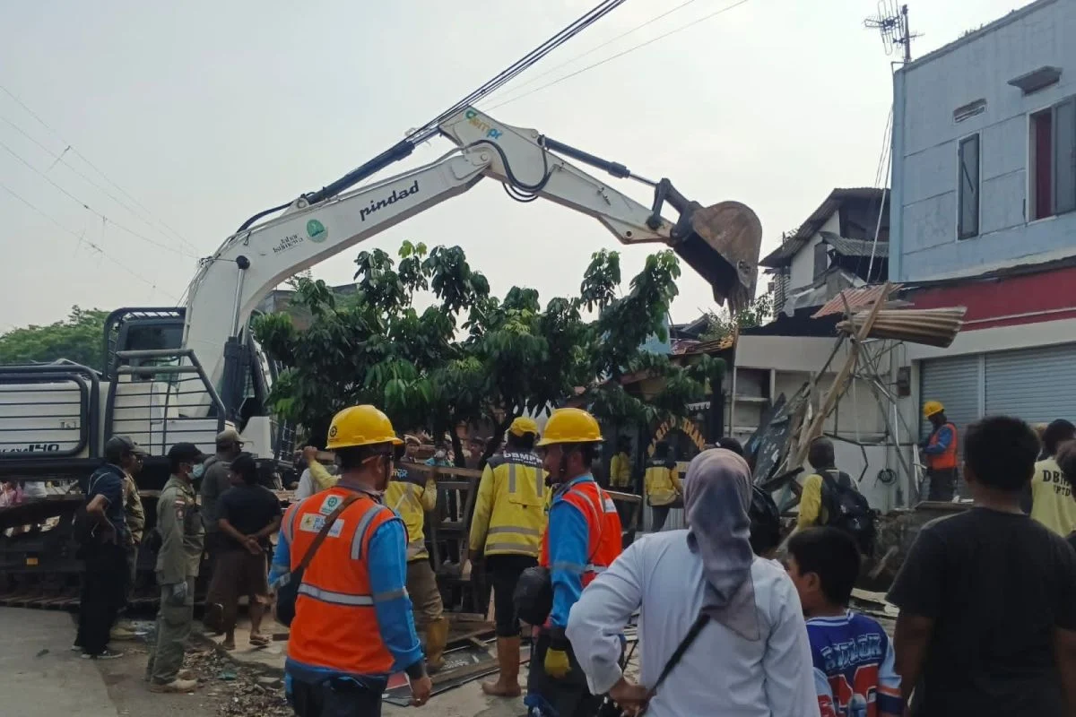 Sepekan, Penertiban Bangunan Liar Pasirkoja Hingga Beasiswa Dosen NTT