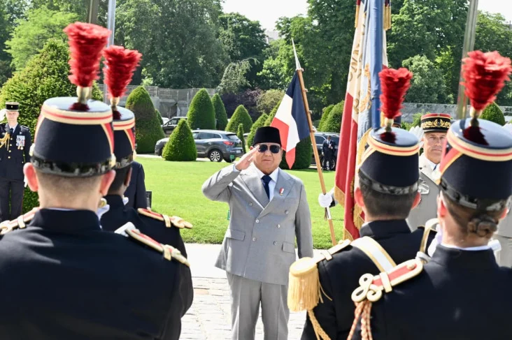 Seskab Teddy soal Prabowo Sering ke Luar Negeri: Dunia Sedang Krisis, Pemimpin Harus Bangun Hubungan