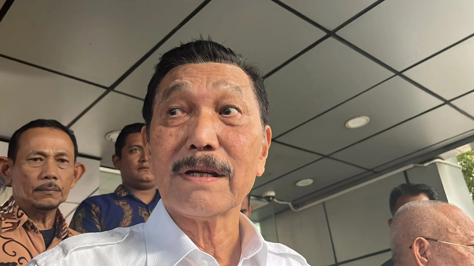 Siap-Siap! Skema Bansos Diubah jadi Tunai Rp5,4 Juta, Luhut Sebut Bakal Disaring Pakai AI