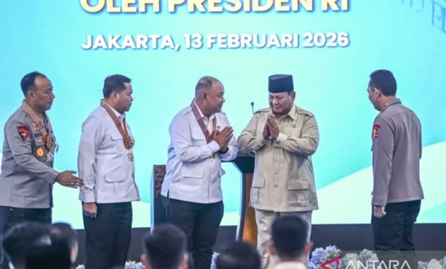 Sony Sanjaya "Bernyanyi", Serahkan 20 Nama Besar Diduga Terlibat Korupsi Anggaran MBG ke Kejagung Sony Sanjaya "Bernyanyi", Serahkan 20 Nama Besar Diduga Terlibat Korupsi Anggaran MBG ke Kejagung