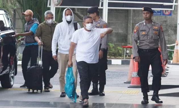 Terjaring OTT, Bupati Muara Enim Edison Bungkam Saat Tiba di Gedung Merah Putih KPK Terjaring OTT, Bupati Muara Enim Edison Bungkam Saat Tiba di Gedung Merah Putih KPK