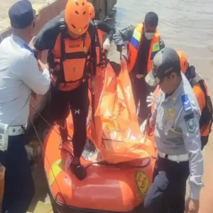 Terjun ke Sungai Kapuas, Tim SAR Temukan ABK Kapal di Pontianak dalam Keadaan Meninggal Dunia