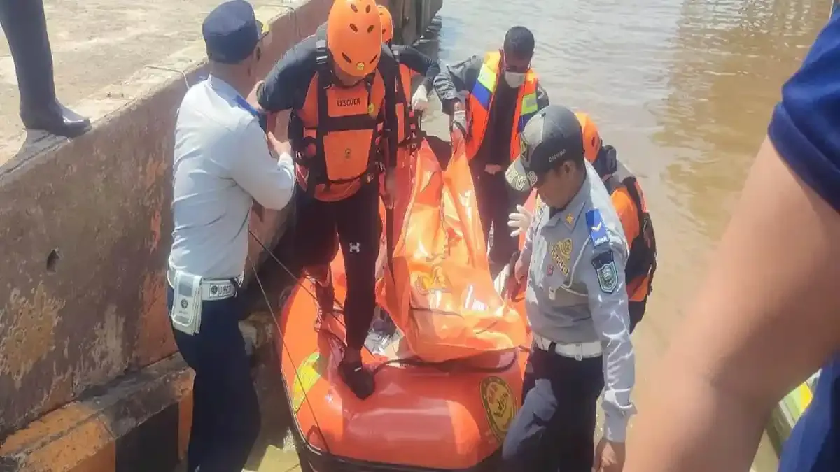 Terjun ke Sungai Kapuas, Tim SAR Temukan ABK Kapal di Pontianak dalam Keadaan Meninggal Dunia