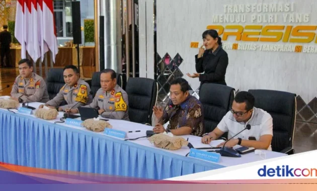 Tersangka Kasus Ijazah Jokowi Desak Polisi Buat Kepastian Hukum Tersangka Kasus Ijazah Jokowi Desak Polisi Buat Kepastian Hukum