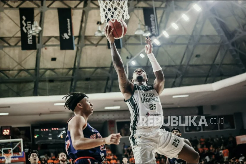 Thibodeaux Cetak 36 Poin, Hornbills Bungkam Pelita Jaya dan Samakan Skor 1-1 di Final IBL