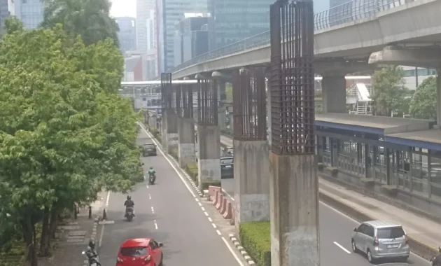 Tiang‑Tiang Monorel Akhirnya Hilang dari Jalan HR Rasuna Said Tiang‑Tiang Monorel Akhirnya Hilang dari Jalan HR Rasuna Said