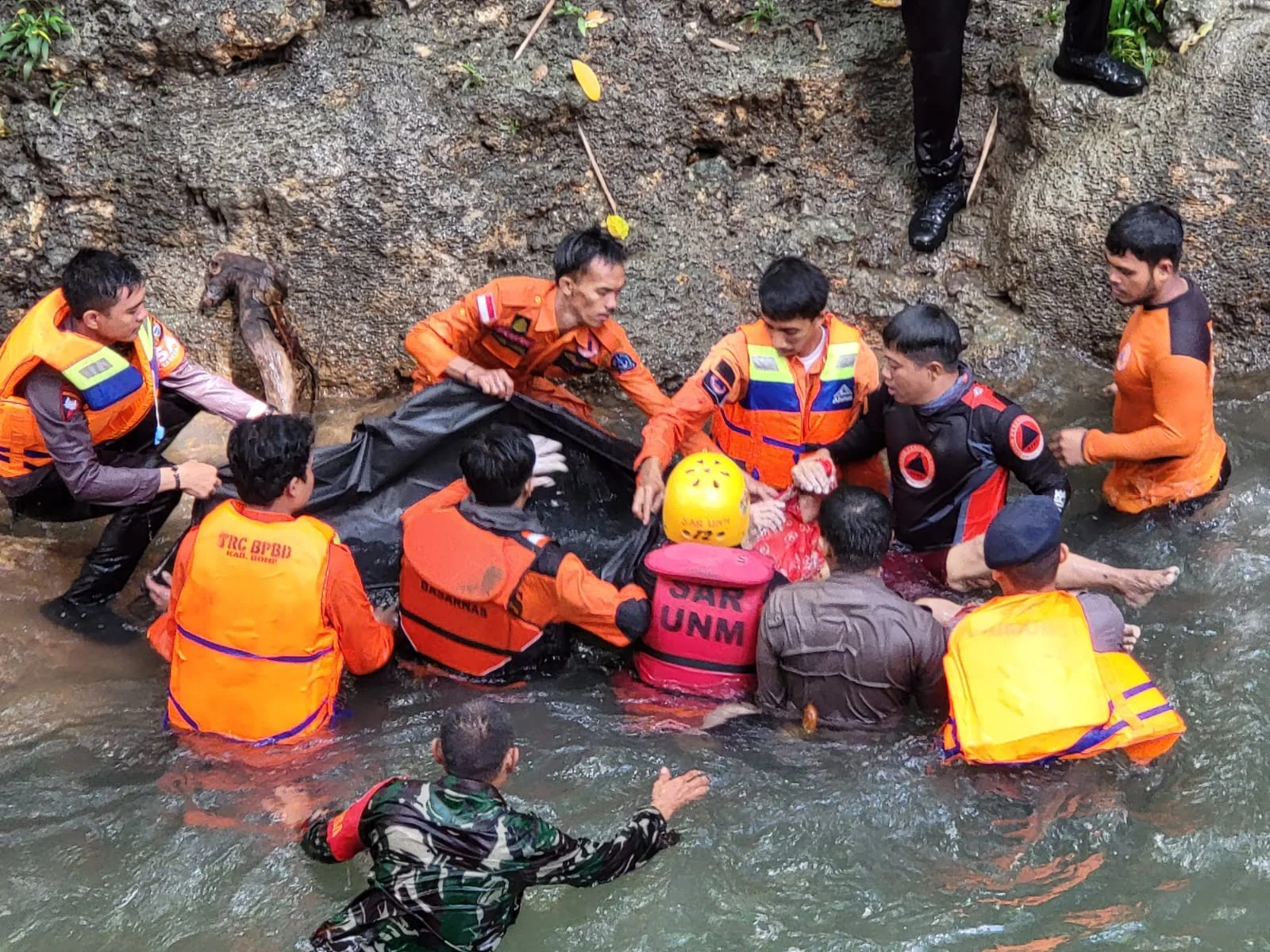 Tim SAR Temukan Korban Terakhir Anak Tenggelam di Sungai Mapili