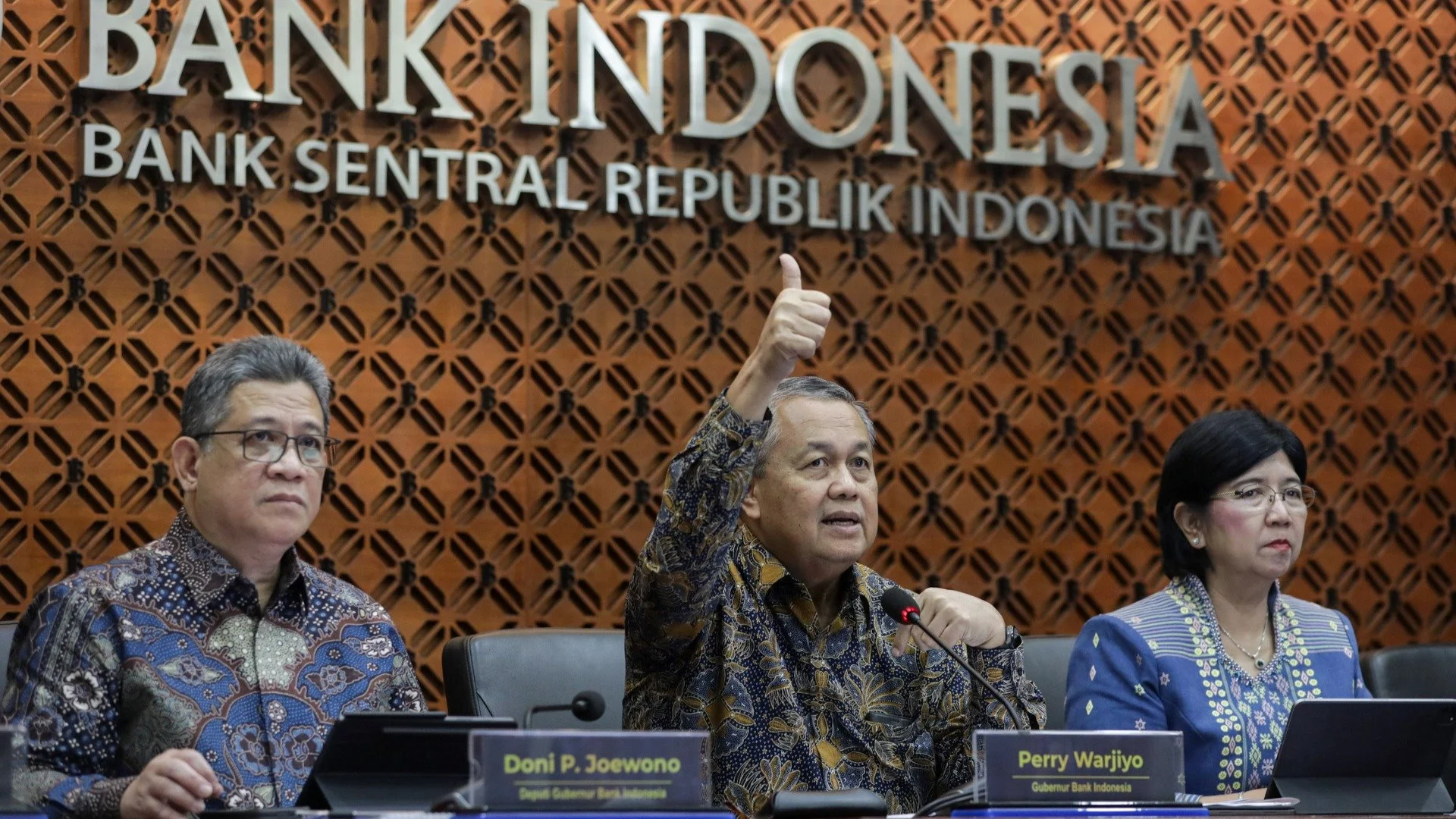 Tonggak Penting Dua Bank di Indonesia