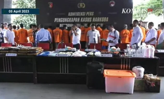 Ungkap Kasus Narkoba Jaringan Internasional, Polri Amankan Barbuk Senilai Lebih dari Setengah Triliun Ungkap Kasus Narkoba Jaringan Internasional, Polri Amankan Barbuk Senilai Lebih dari Setengah Triliun