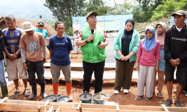 Wakil Ketua DPR Cucun Resmikan Rumah Layak Huni di Cisalak Bandung Wakil Ketua DPR Cucun Resmikan Rumah Layak Huni di Cisalak Bandung