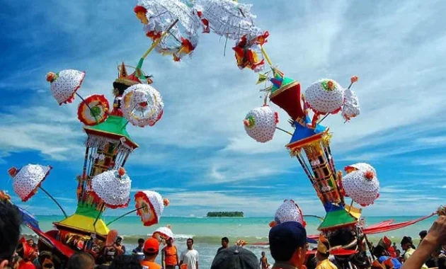 Wamenbud: Tabuik Jiwa Masyarakat Pariaman Wamenbud: Tabuik Jiwa Masyarakat Pariaman