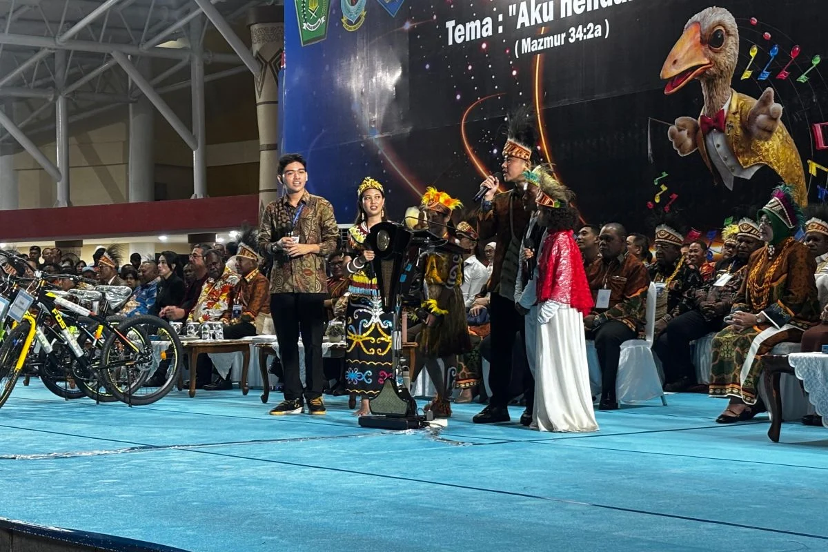 Wapres Gibran Bagikan Sepeda dan Alat Musik di Pesparawi Nasional XIV Manokwari
