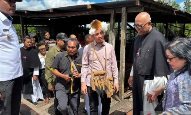 Wapres Gibran Dukung Pembangunan Katedral Asmat dengan Penanaman Cemara, Simbol Harapan Baru Wapres Gibran Dukung Pembangunan Katedral Asmat dengan Penanaman Cemara, Simbol Harapan Baru