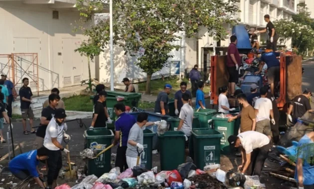 Warga Rusun Pesakih Jakbar gotong royong angkut 24 ton sampah