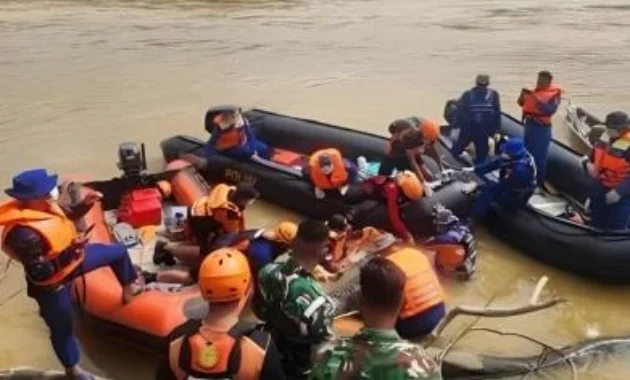 3 Polisi Tewas saat Gerebek Narkoba, Aiptu Sumaryanto Ditemukan Tak Bernyawa di Pinggir Sungai 3 Polisi Tewas saat Gerebek Narkoba, Aiptu Sumaryanto Ditemukan Tak Bernyawa di Pinggir Sungai