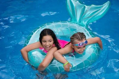 5 Rekomendasi Kolam Renang Seru di Jakarta untuk Liburan Keluarga