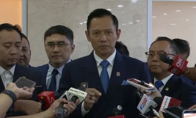 AHY Serahkan Penentuan Logo HUT ke-25 Partai Demokrat ke Publik AHY Serahkan Penentuan Logo HUT ke-25 Partai Demokrat ke Publik